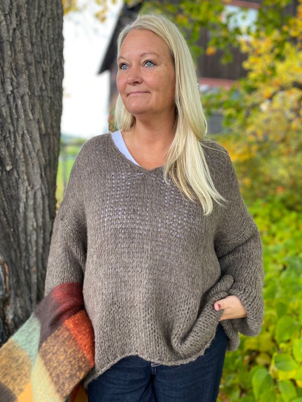 Oversized strikket genser, brun/muldvarp