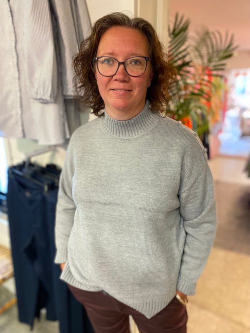 Hovedbilde Grå genser med bling knapper